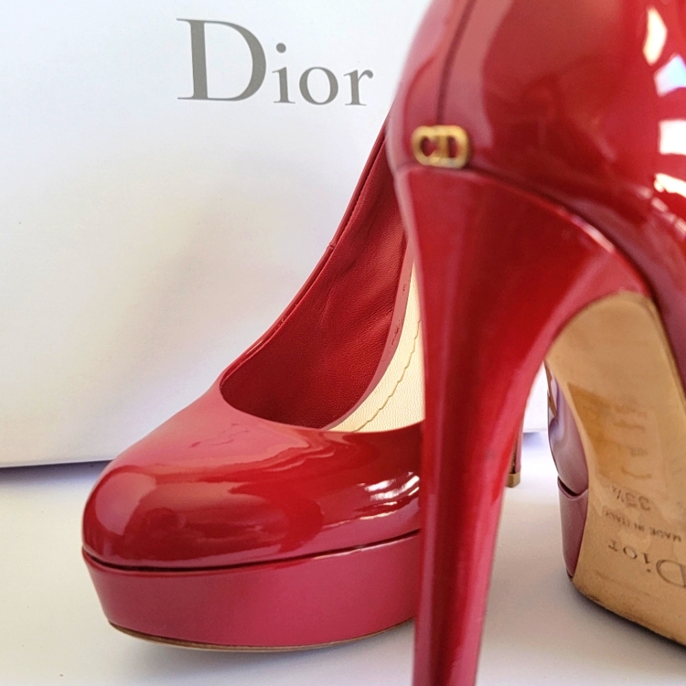 Hot pink Christian Dior 5" patent leather platform heels in size 5.5 👠